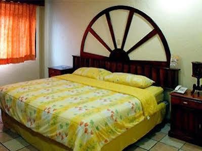 Hotel Esmeralda Poza Rica Экстерьер фото